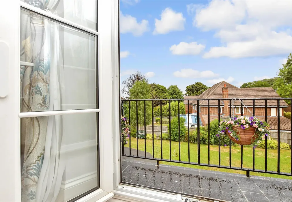 External Lifestyle Photograph - Wickham Road, Shirley, Croydon, Surrey - Wards of Kent