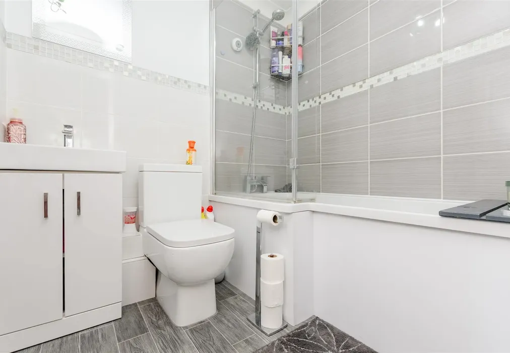 Bathroom - Applecross Close, Rochester, Kent - Wards of Kent