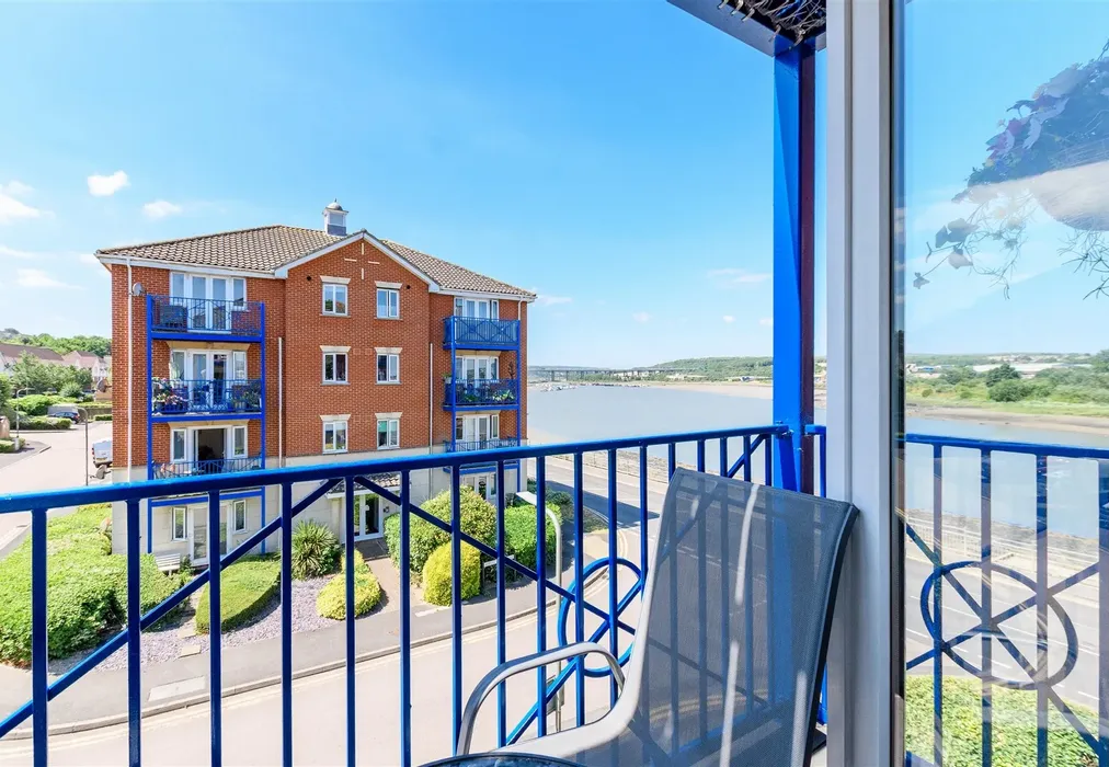 Balcony - Applecross Close, Rochester, Kent - Wards of Kent