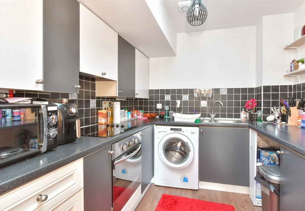 Kitchen - West Street, Gravesend, Kent - Wards of Kent