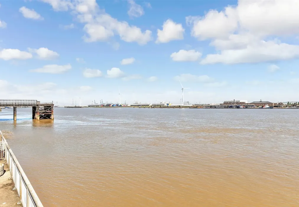 Surrounding Area - West Street, Gravesend, Kent - Wards of Kent