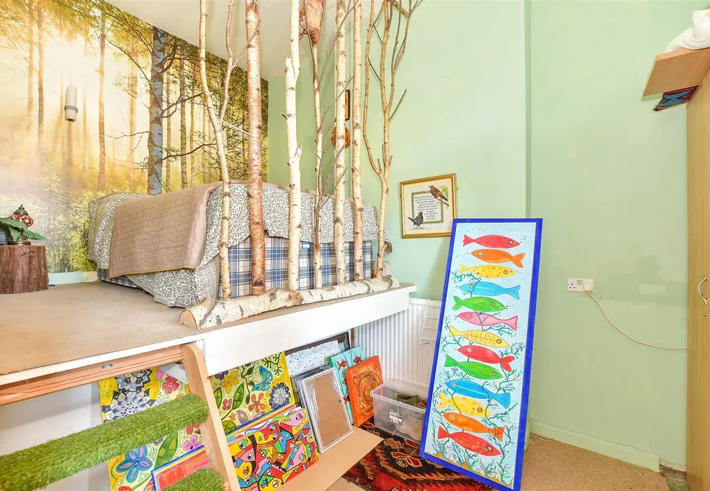 Bedroom 2 - Marine Parade, Hythe, Kent - Wards of Kent