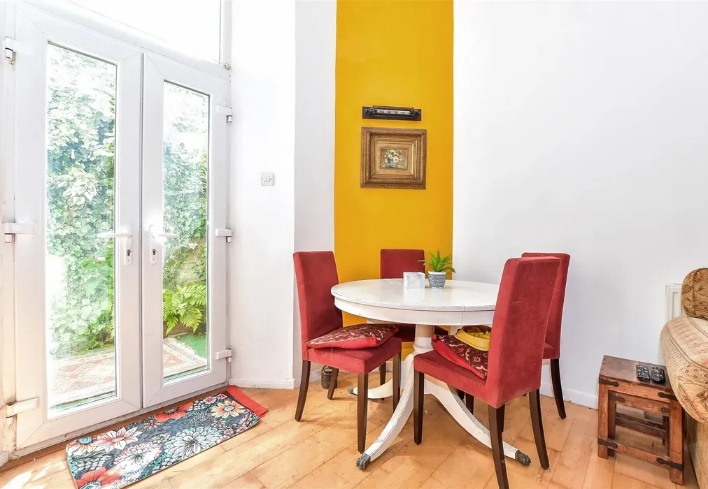 Lounge/ Kitchen - Marine Parade, Hythe, Kent - Wards of Kent