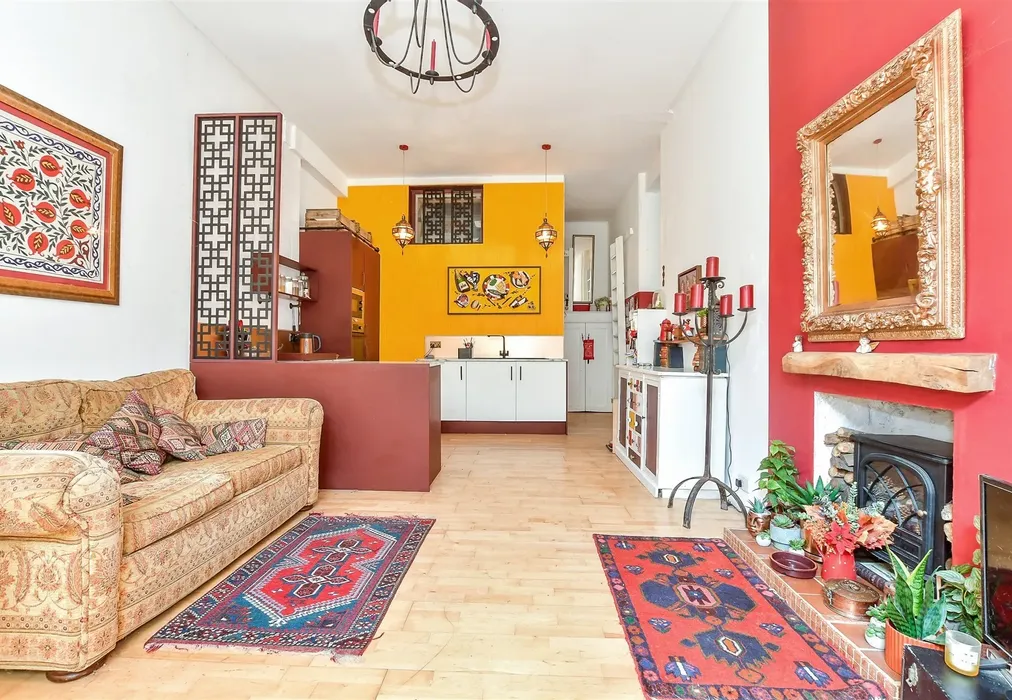 Lounge/ Kitchen - Marine Parade, Hythe, Kent - Wards of Kent