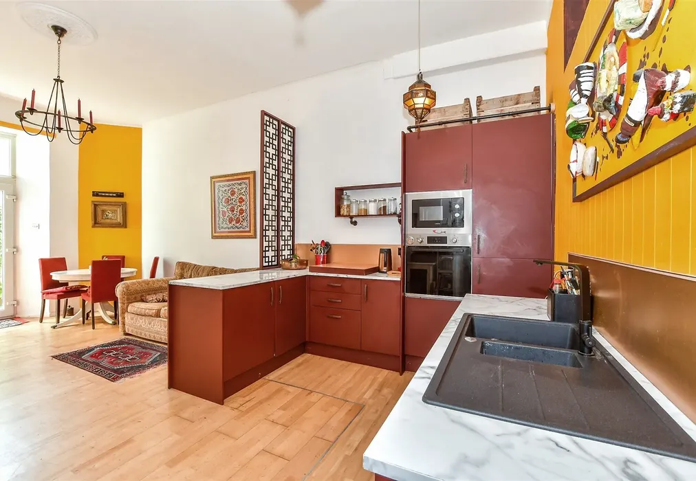 Lounge/ Kitchen - Marine Parade, Hythe, Kent - Wards of Kent