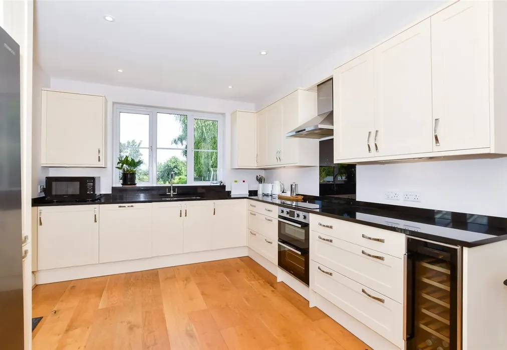 Kitchen - Heath Road, Boughton Monchelsea, Maidstone, Kent - Wards of Kent