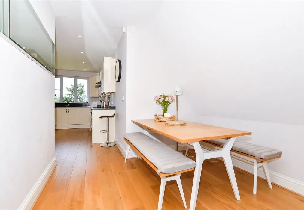 Lounge - Heath Road, Boughton Monchelsea, Maidstone, Kent - Wards of Kent