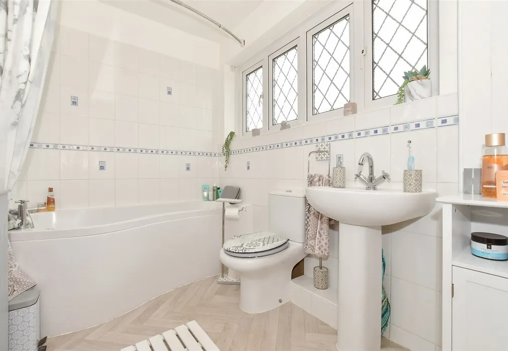 Bathroom - Chestfield Road, Chestfield, Whitstable, Kent - Wards of Kent
