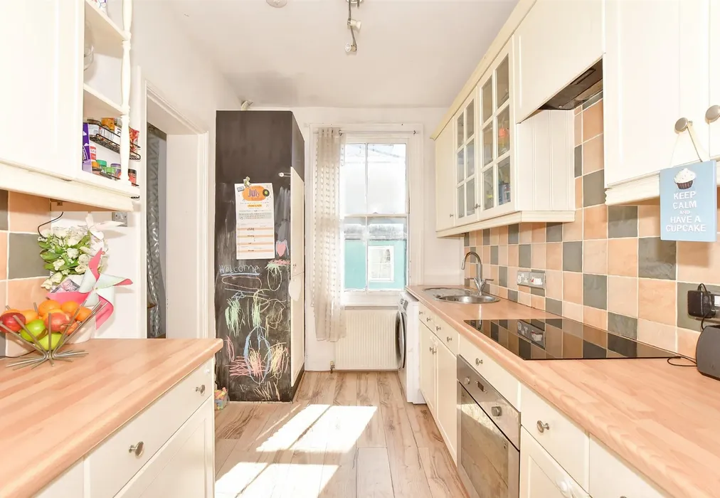 Kitchen - Sandgate High Street, Sandgate, Folkestone, Kent - Wards of Kent