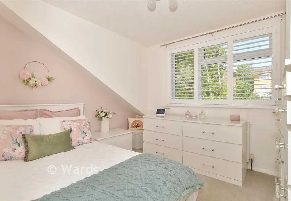 Bedroom 1 - Istead Rise, Meopham, Kent - Wards of Kent