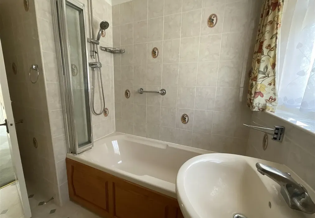 Bathroom - Brockman Crescent, Dymchurch, Romney Marsh, Kent - Wards of Kent