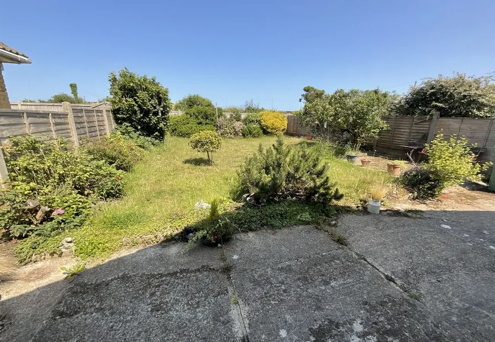 Garden - Brockman Crescent, Dymchurch, Romney Marsh, Kent - Wards of Kent