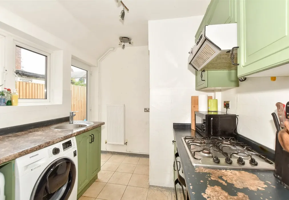 Kitchen - Athelstan Road, Folkestone, Kent - Wards of Kent
