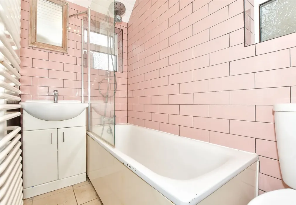 Bathroom - Athelstan Road, Folkestone, Kent - Wards of Kent