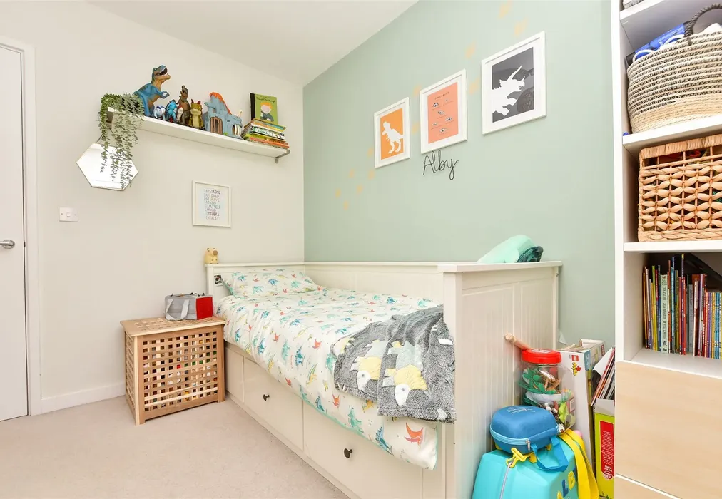 Bedroom 2 - Thornton Close, Leatherhead, Surrey - Wards of Kent