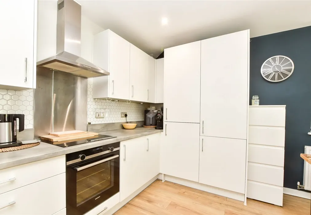 Lounge/Kitchen - Thornton Close, Leatherhead, Surrey - Wards of Kent