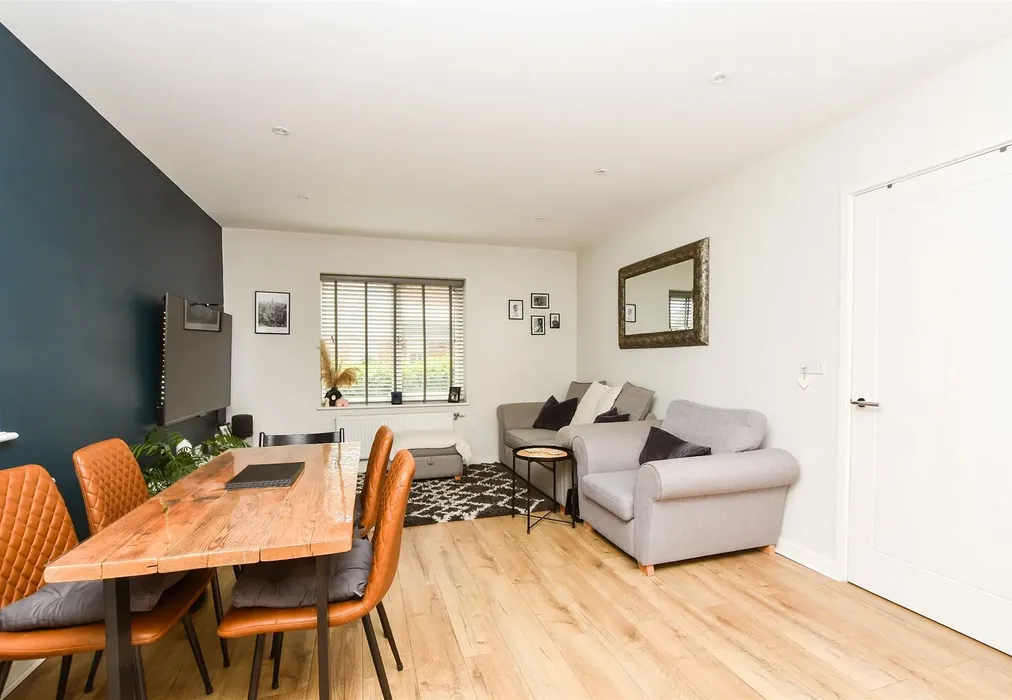 Lounge/Kitchen - Thornton Close, Leatherhead, Surrey - Wards of Kent