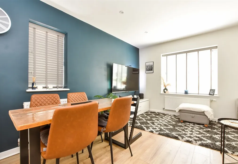 Lounge/Kitchen - Thornton Close, Leatherhead, Surrey - Wards of Kent
