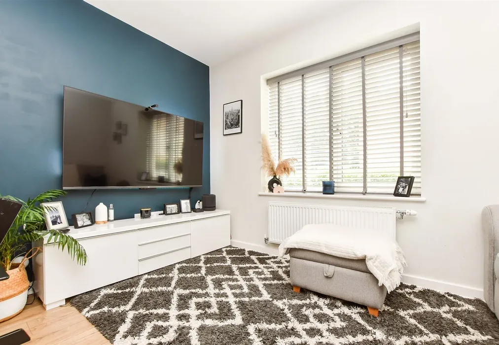 Lounge/Kitchen - Thornton Close, Leatherhead, Surrey - Wards of Kent