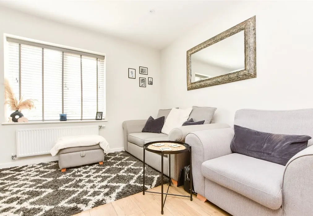 Lounge/Kitchen - Thornton Close, Leatherhead, Surrey - Wards of Kent