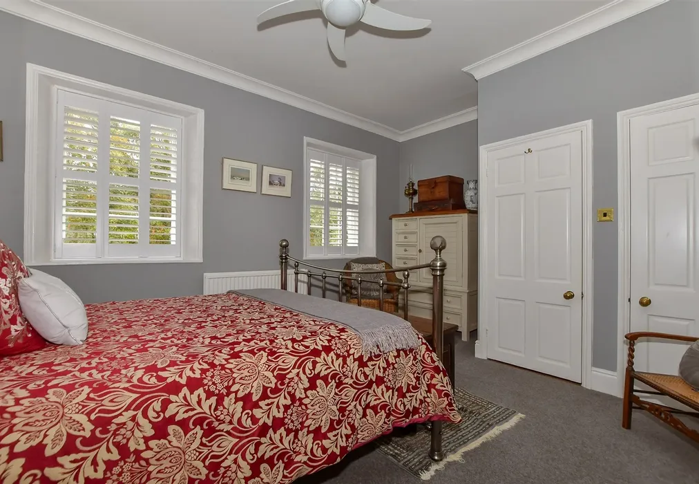 Bedroom 1 - Holgate Lane, Seaview, Isle of Wight - Wards of Kent