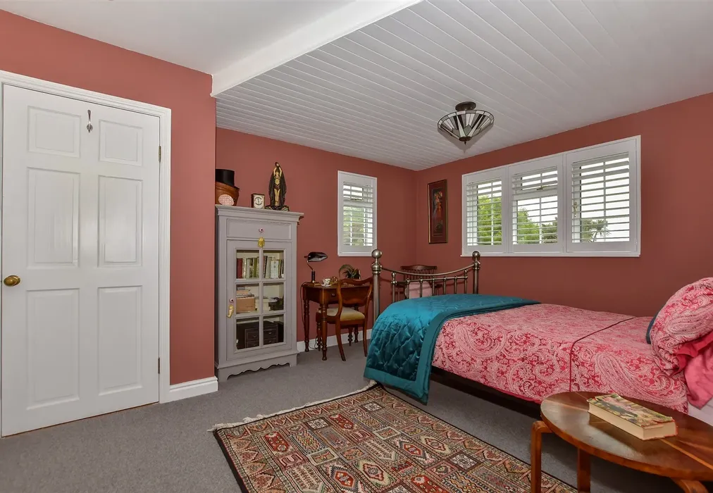 Bedroom 2 - Holgate Lane, Seaview, Isle of Wight - Wards of Kent