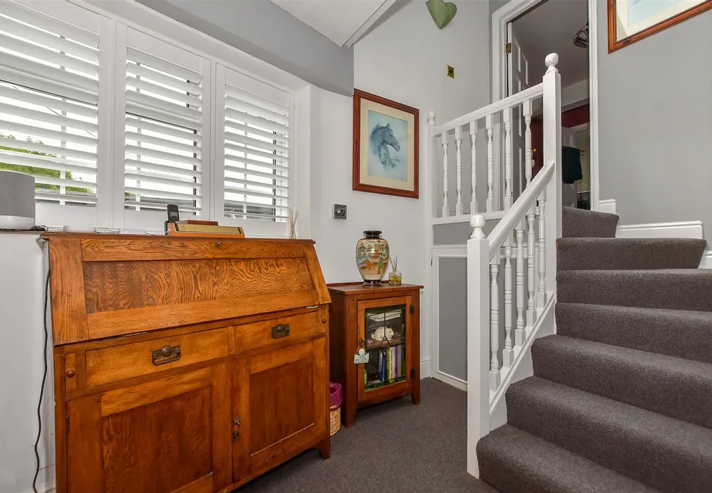 Internal Lifestyle Photograph - Holgate Lane, Seaview, Isle of Wight - Wards of Kent