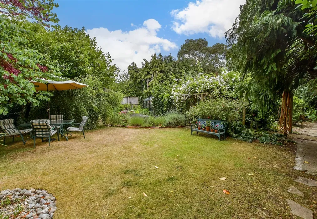 Front Garden - Holgate Lane, Seaview, Isle of Wight - Wards of Kent