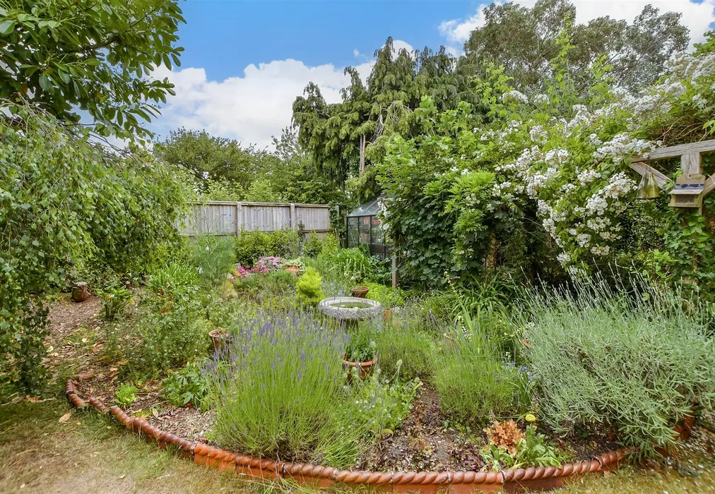 Front Garden - Holgate Lane, Seaview, Isle of Wight - Wards of Kent