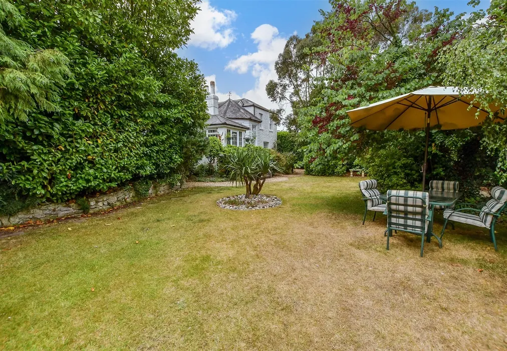 Front Garden - Holgate Lane, Seaview, Isle of Wight - Wards of Kent