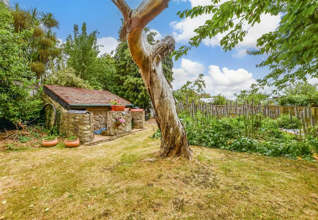 Front Garden - Holgate Lane, Seaview, Isle of Wight - Wards of Kent