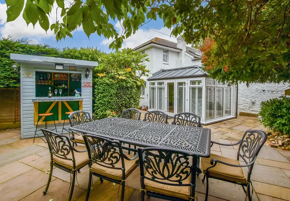 Rear Garden - Holgate Lane, Seaview, Isle of Wight - Wards of Kent