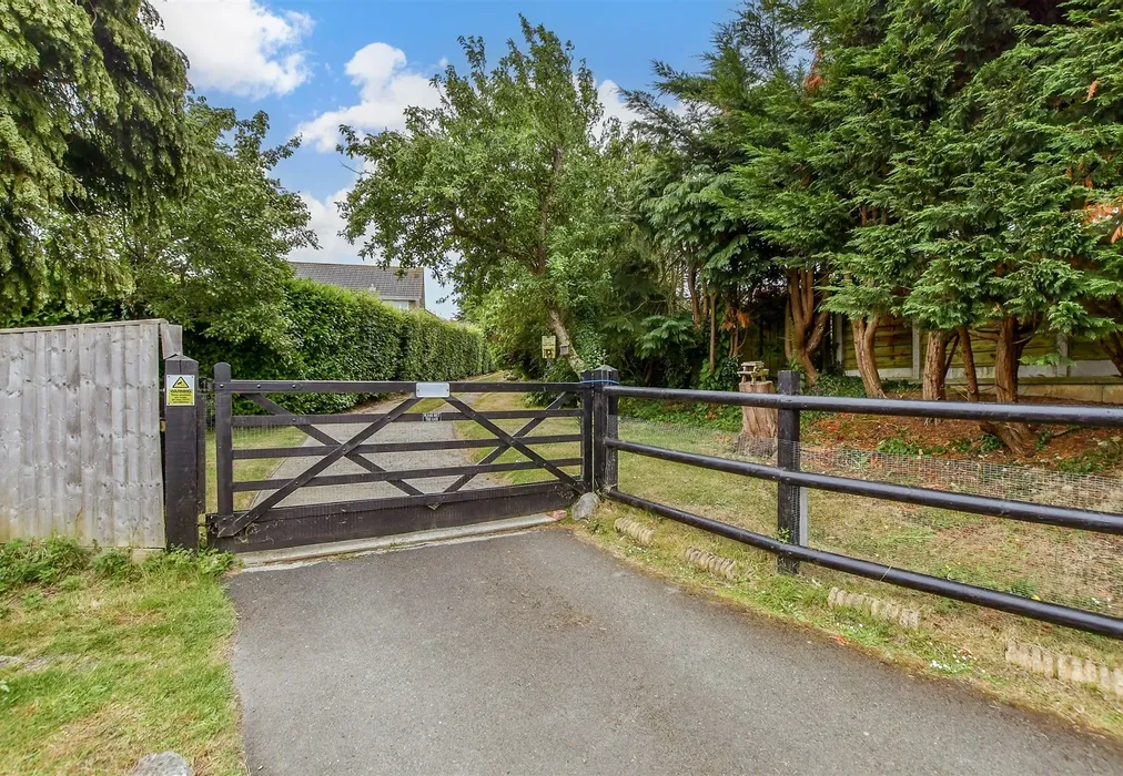 Driveway/Parking - Holgate Lane, Seaview, Isle of Wight - Wards of Kent