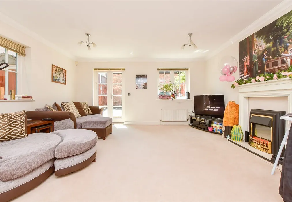 Lounge/Diner - College Square, Westgate On Sea, Kent - Wards of Kent