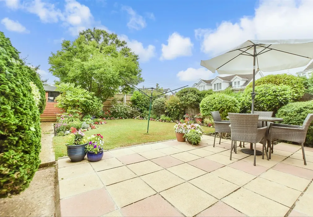 Rear Garden - Church End Lane, Runwell, Wickford, Essex - Wards of Kent