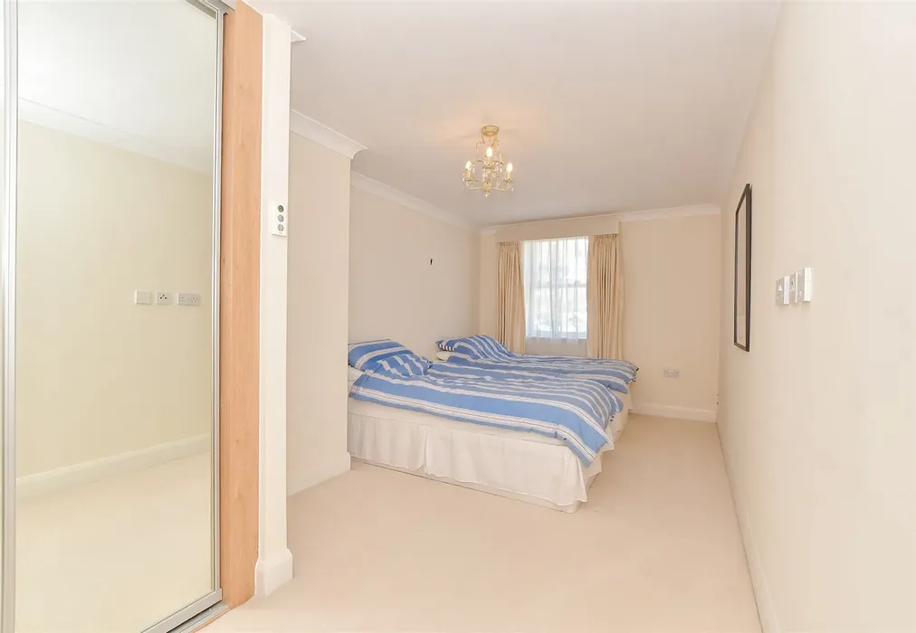 Bedroom 2 - The Esplanade, Bognor Regis, West Sussex - Wards of Kent