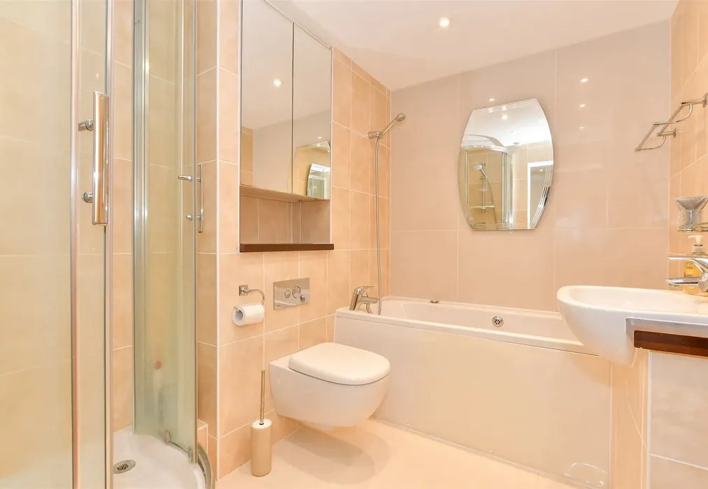En-Suite Bathroom - The Esplanade, Bognor Regis, West Sussex - Wards of Kent