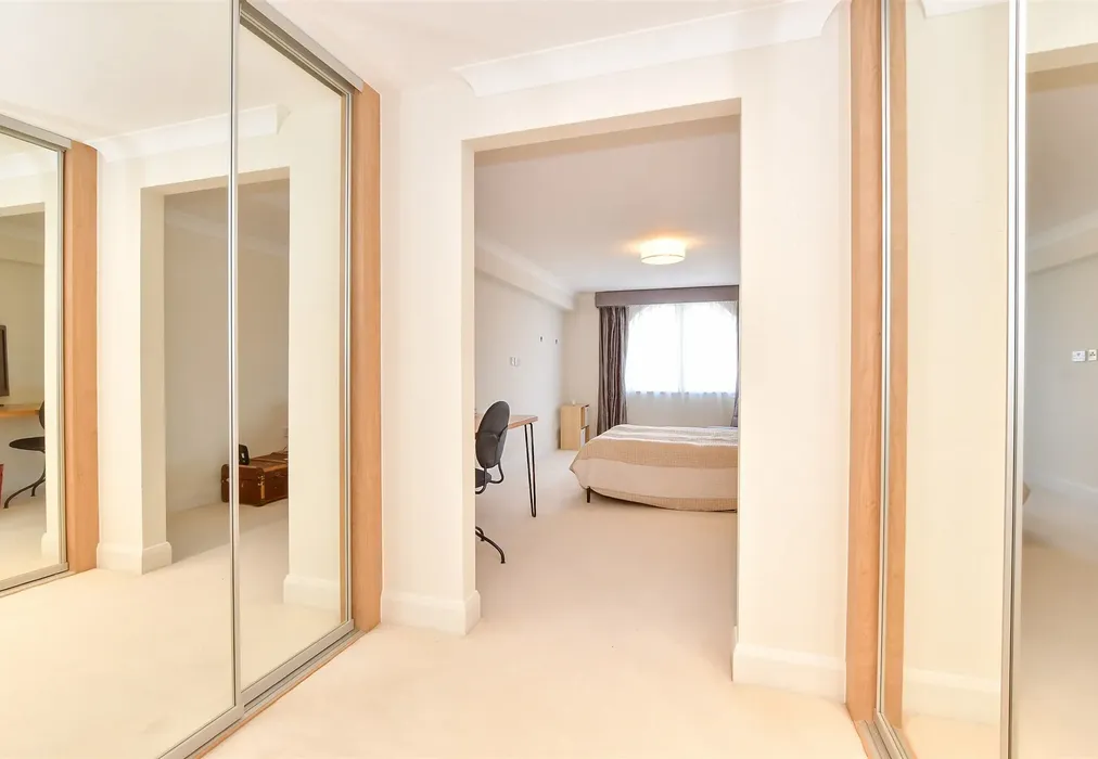 Dressing Area - The Esplanade, Bognor Regis, West Sussex - Wards of Kent