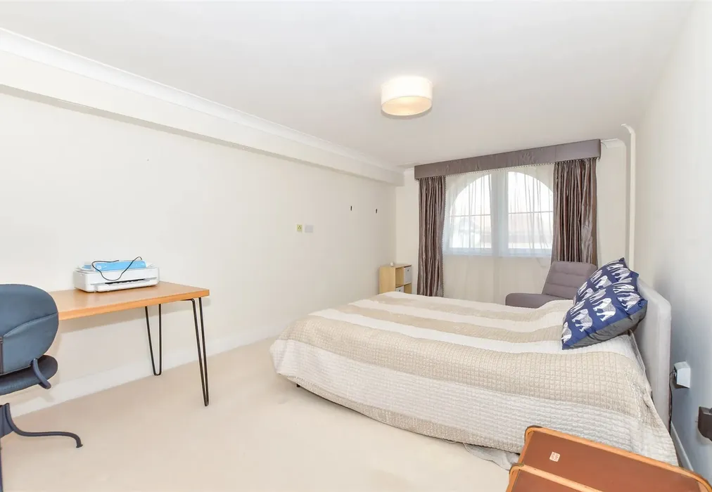 Bedroom 1 - The Esplanade, Bognor Regis, West Sussex - Wards of Kent