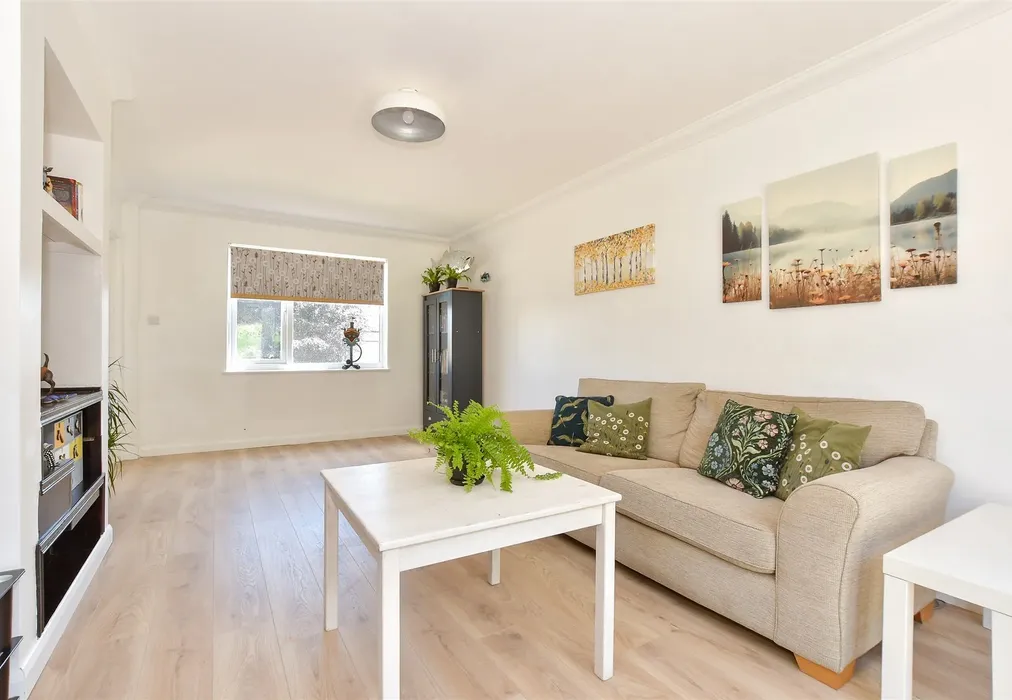 Lounge - Station Road, Brading, Isle of Wight - Wards of Kent