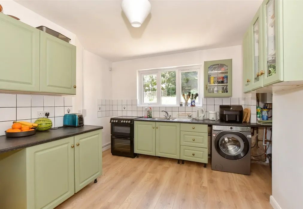 Kitchen - Station Road, Brading, Isle of Wight - Wards of Kent