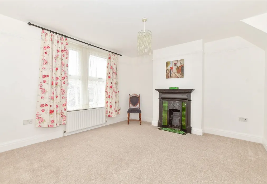 Bedroom 1 - Spencer Street, Bognor Regis, West Sussex - Wards of Kent