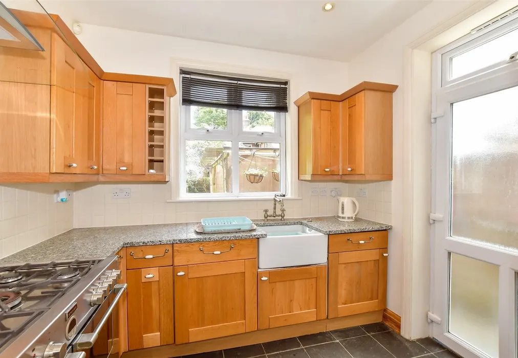 Kitchen - Spencer Street, Bognor Regis, West Sussex - Wards of Kent