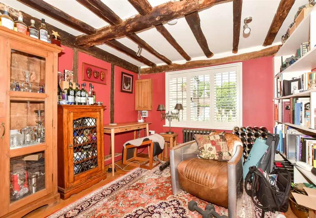 Snug - Goudhurst Road, Cranbrook, Kent - Wards of Kent