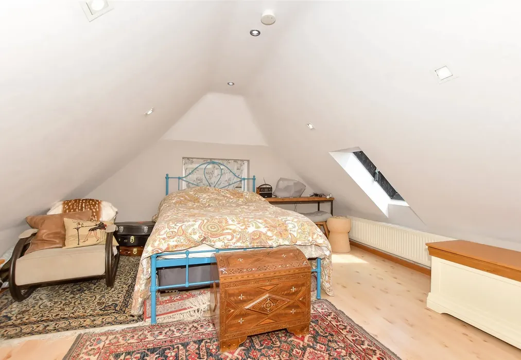 Bedroom 1 - Goudhurst Road, Cranbrook, Kent - Wards of Kent