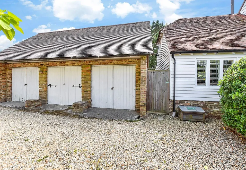 Garage - Goudhurst Road, Cranbrook, Kent - Wards of Kent