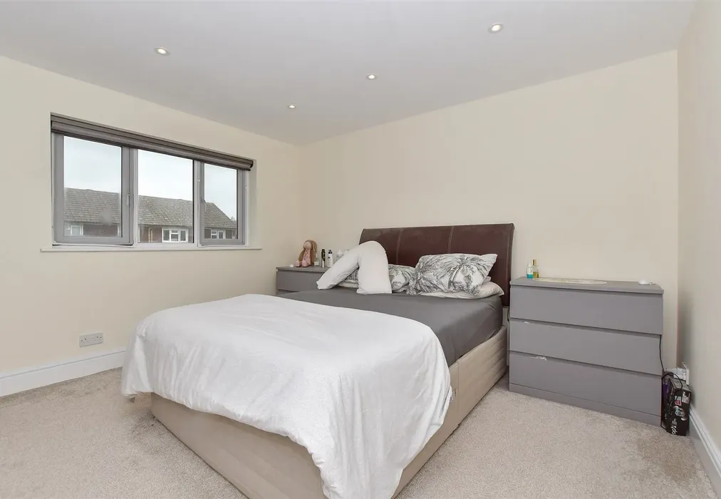 Bedroom 1 - Speldhurst Close, Ashford, Kent - Wards of Kent