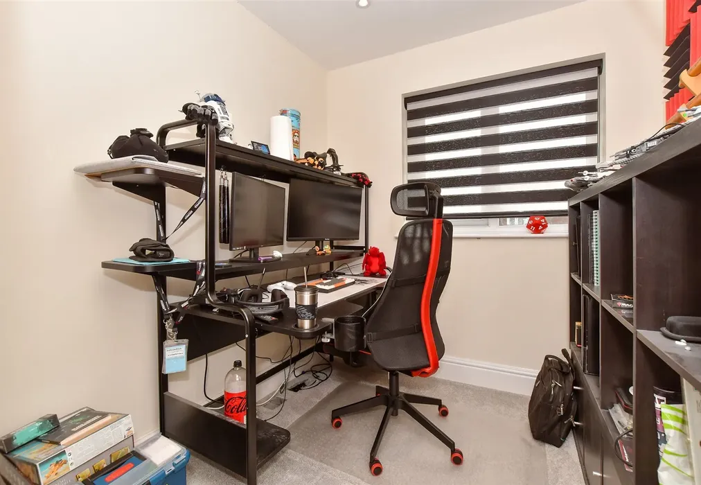 Bedroom 2 - Speldhurst Close, Ashford, Kent - Wards of Kent