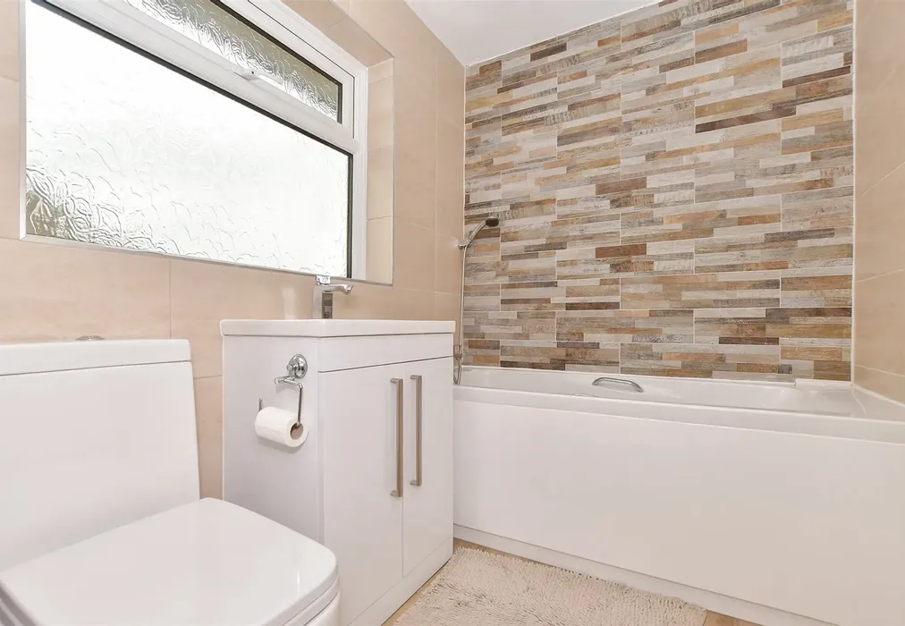 Bathroom - Speldhurst Close, Ashford, Kent - Wards of Kent