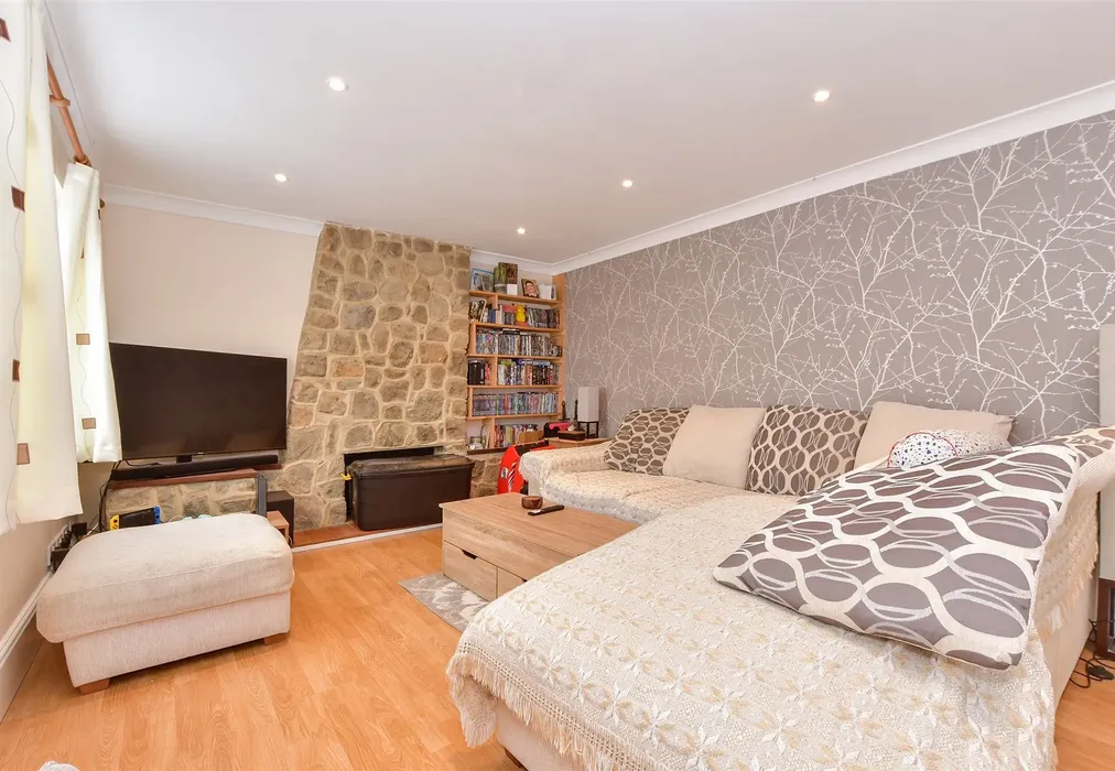 Lounge - Speldhurst Close, Ashford, Kent - Wards of Kent